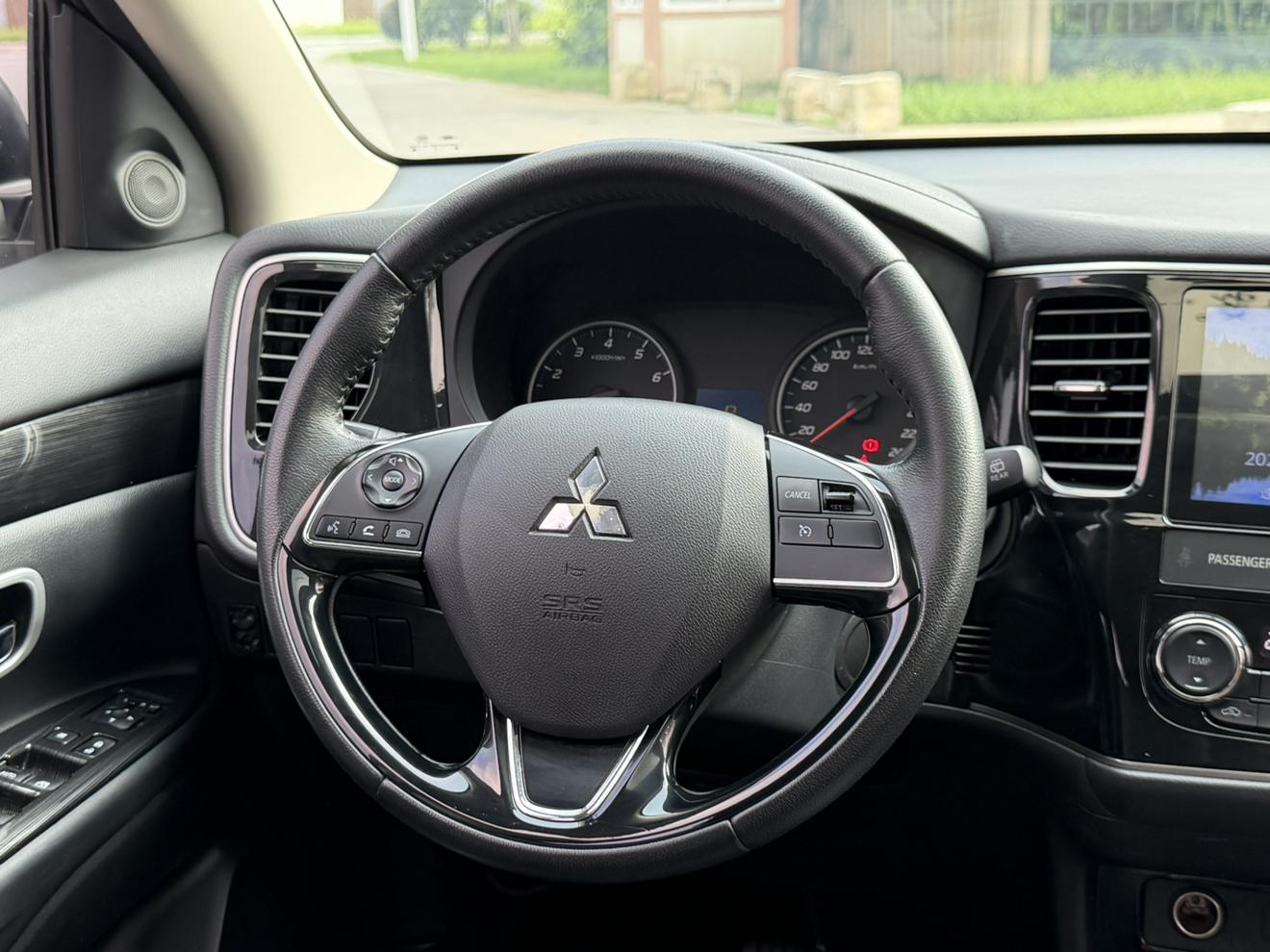 Mitsubishi Outlander 2018 thumb 10