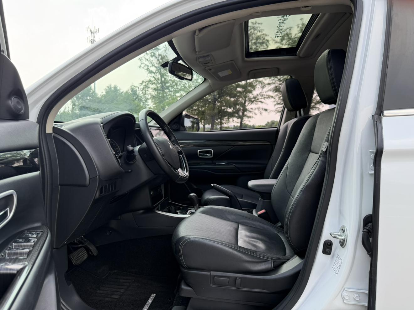 Mitsubishi Outlander 2018 thumb 12