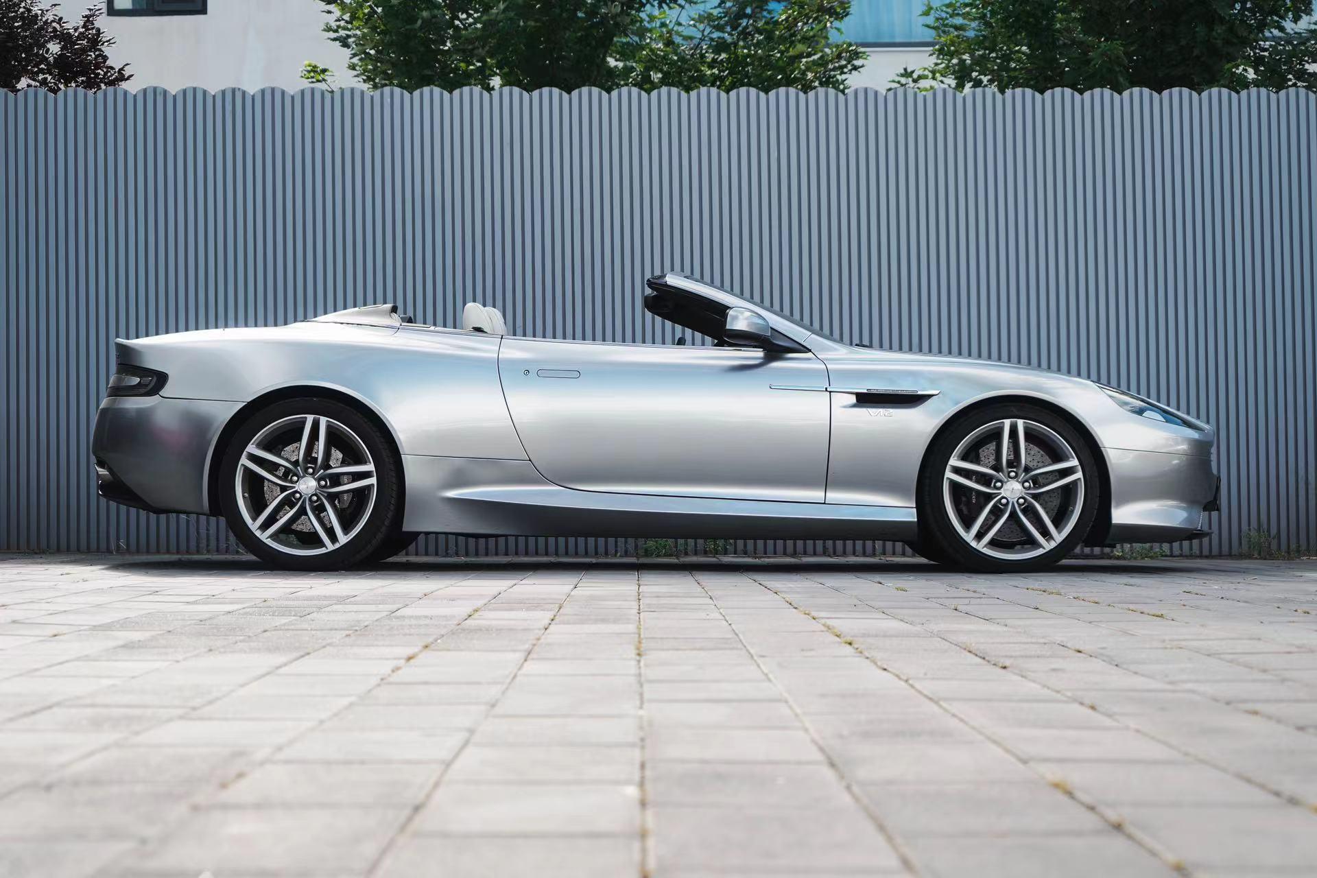 Aston Martin Virage 2012 thumb 3
