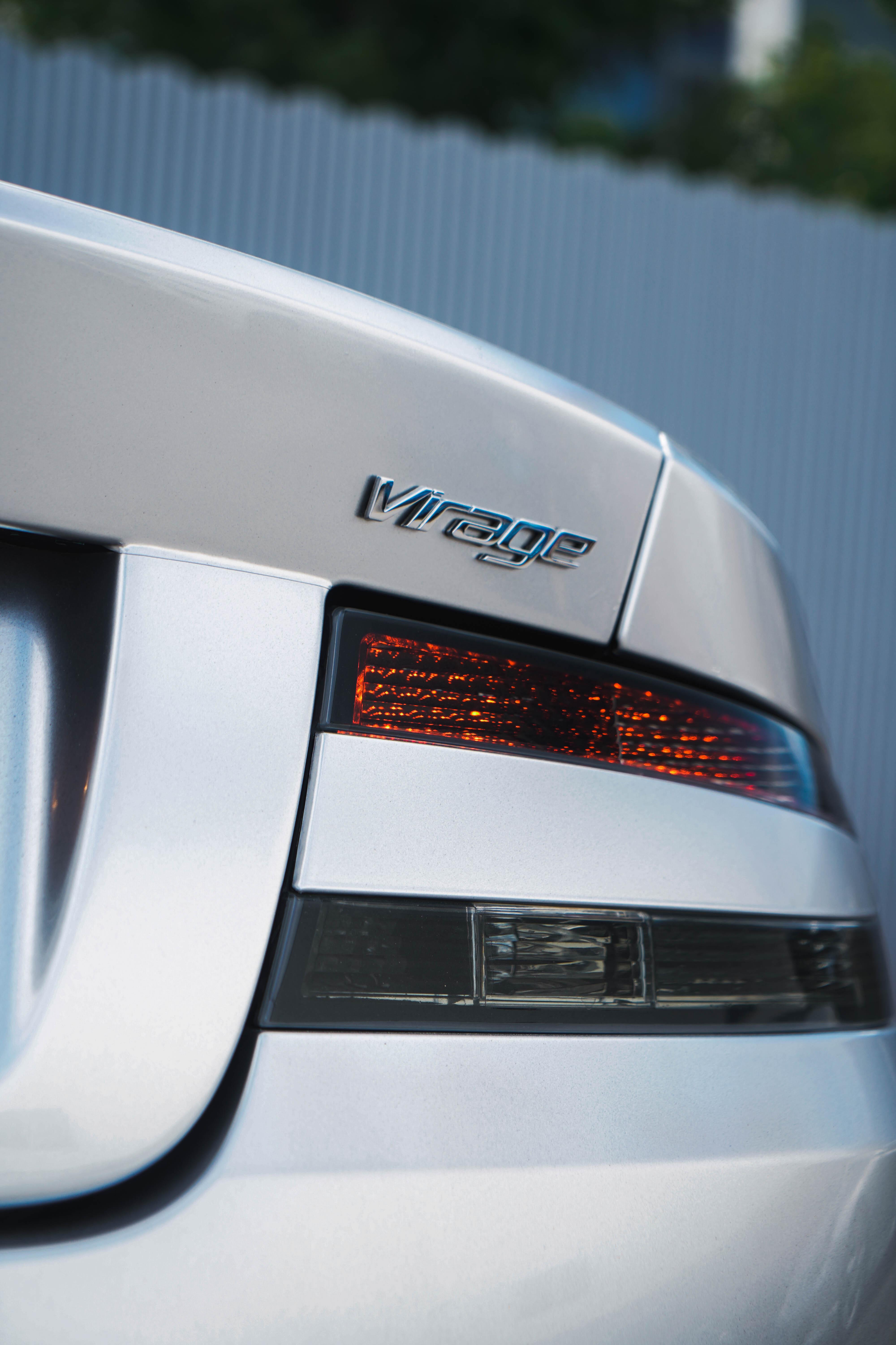 Aston Martin Virage 2012 thumb 5