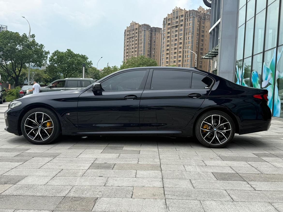 BMW 5 серии 2022 thumb 2