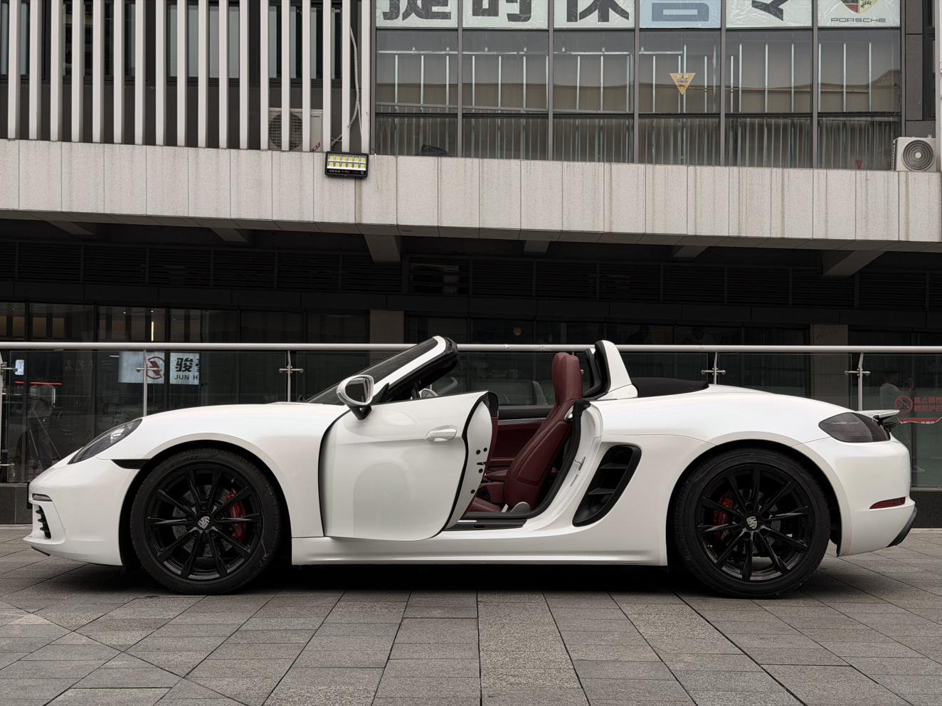 Porsche 718 2018 thumb 2