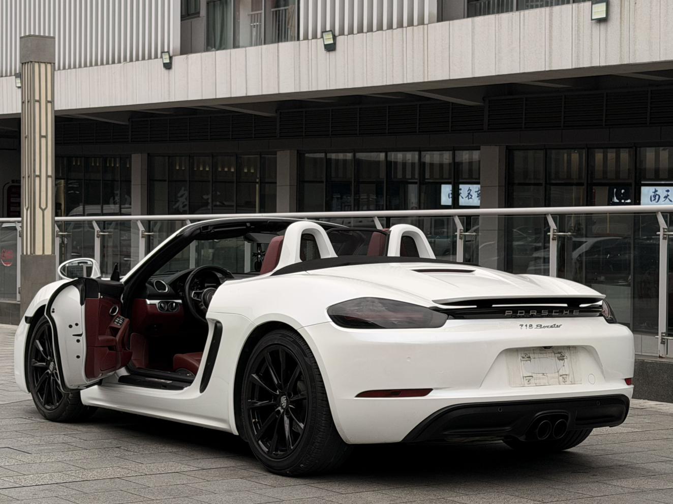 Porsche 718 2018 thumb 3