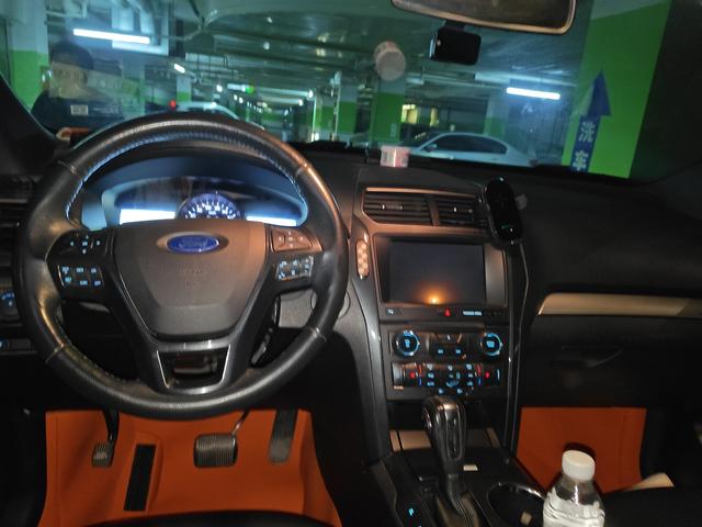 Ford Explorer 2017 thumb 3