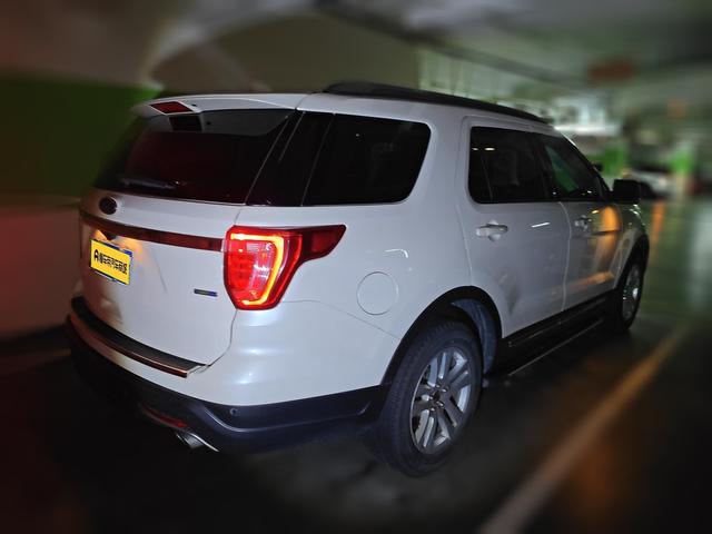 Ford Explorer 2017 thumb 12