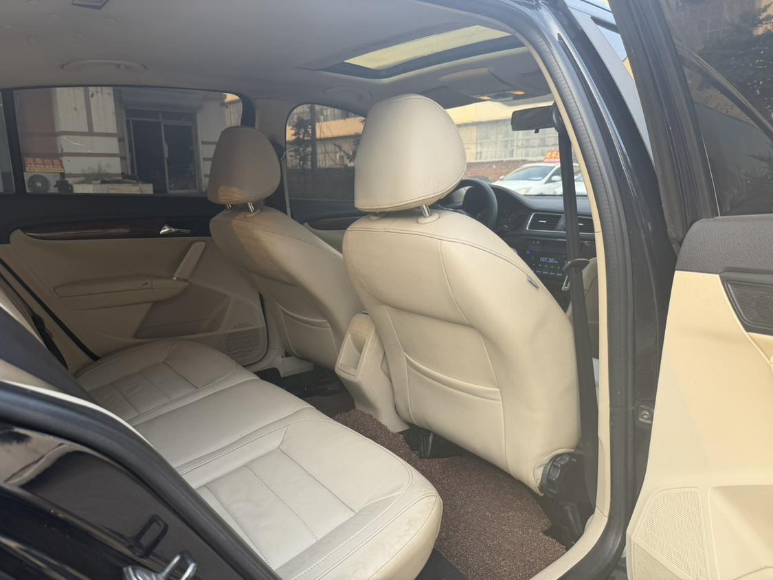 Volkswagen Lavida XR 2013 thumb 5