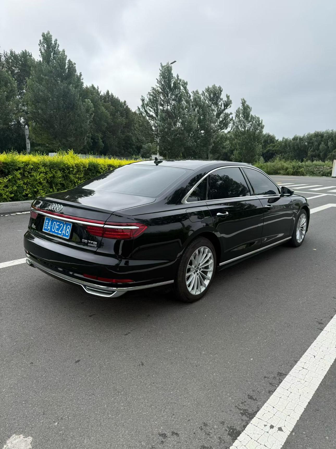 Audi A8 2018 thumb 3