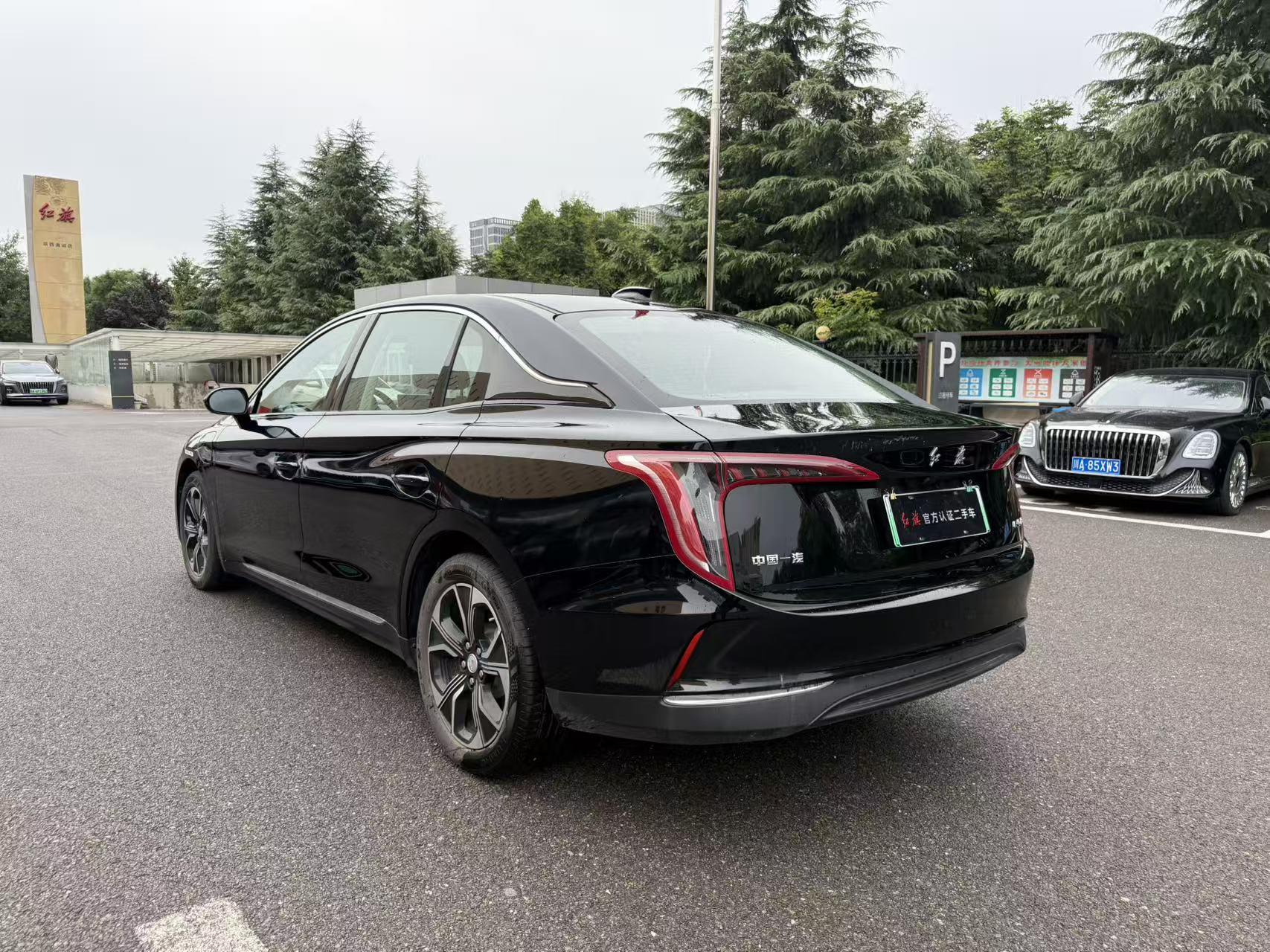 Hongqi E-QM5 2021 thumb 2