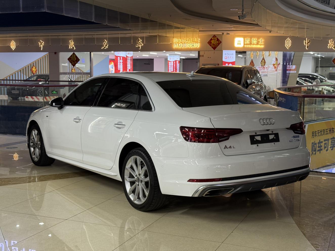 Audi A4 2019 thumb 2