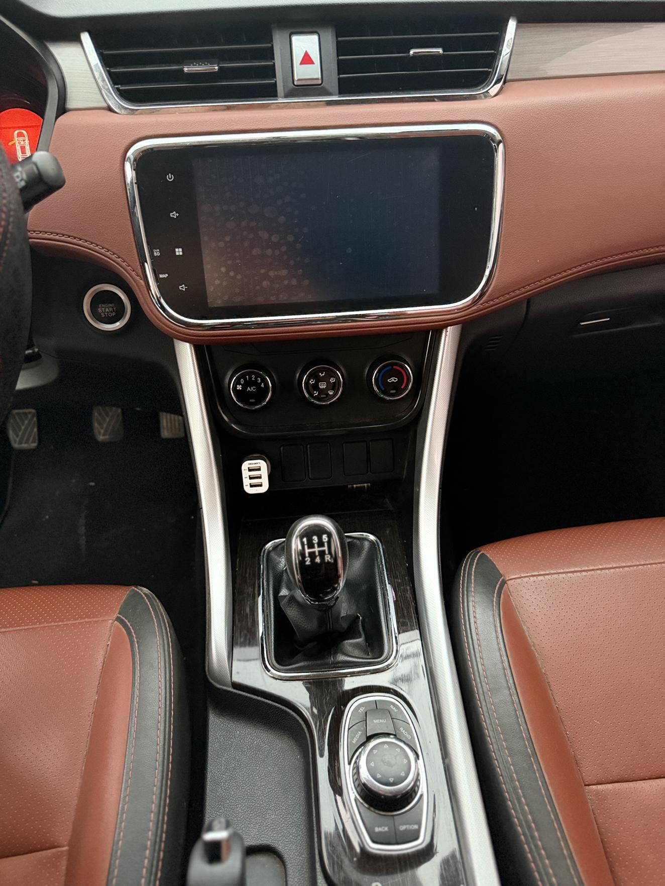 BAIC Huansu S3 2016 thumb 3