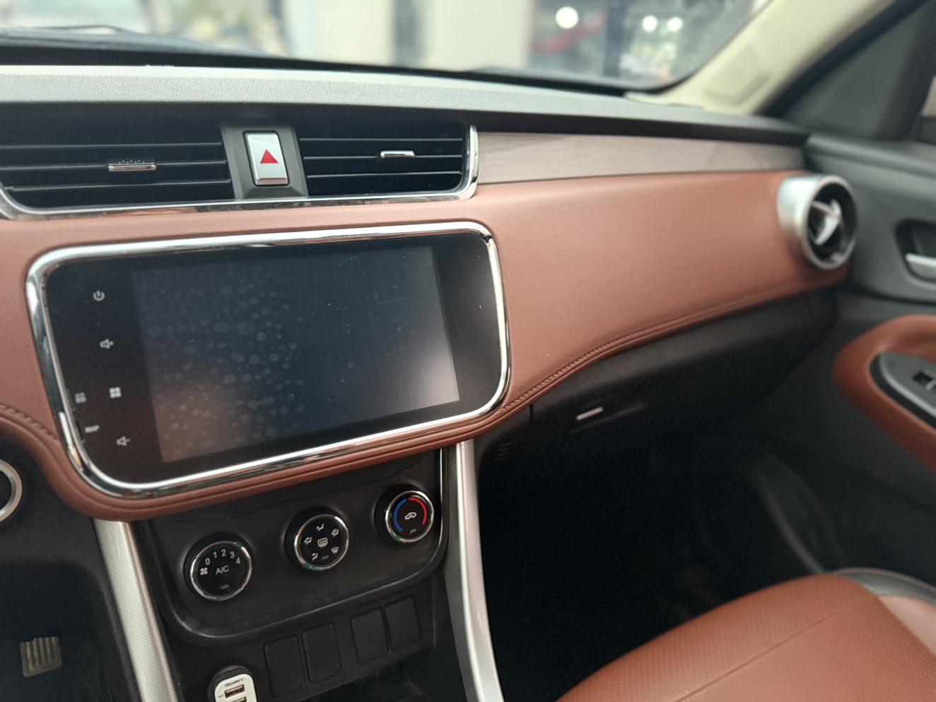 BAIC Huansu S3 2016 thumb 4