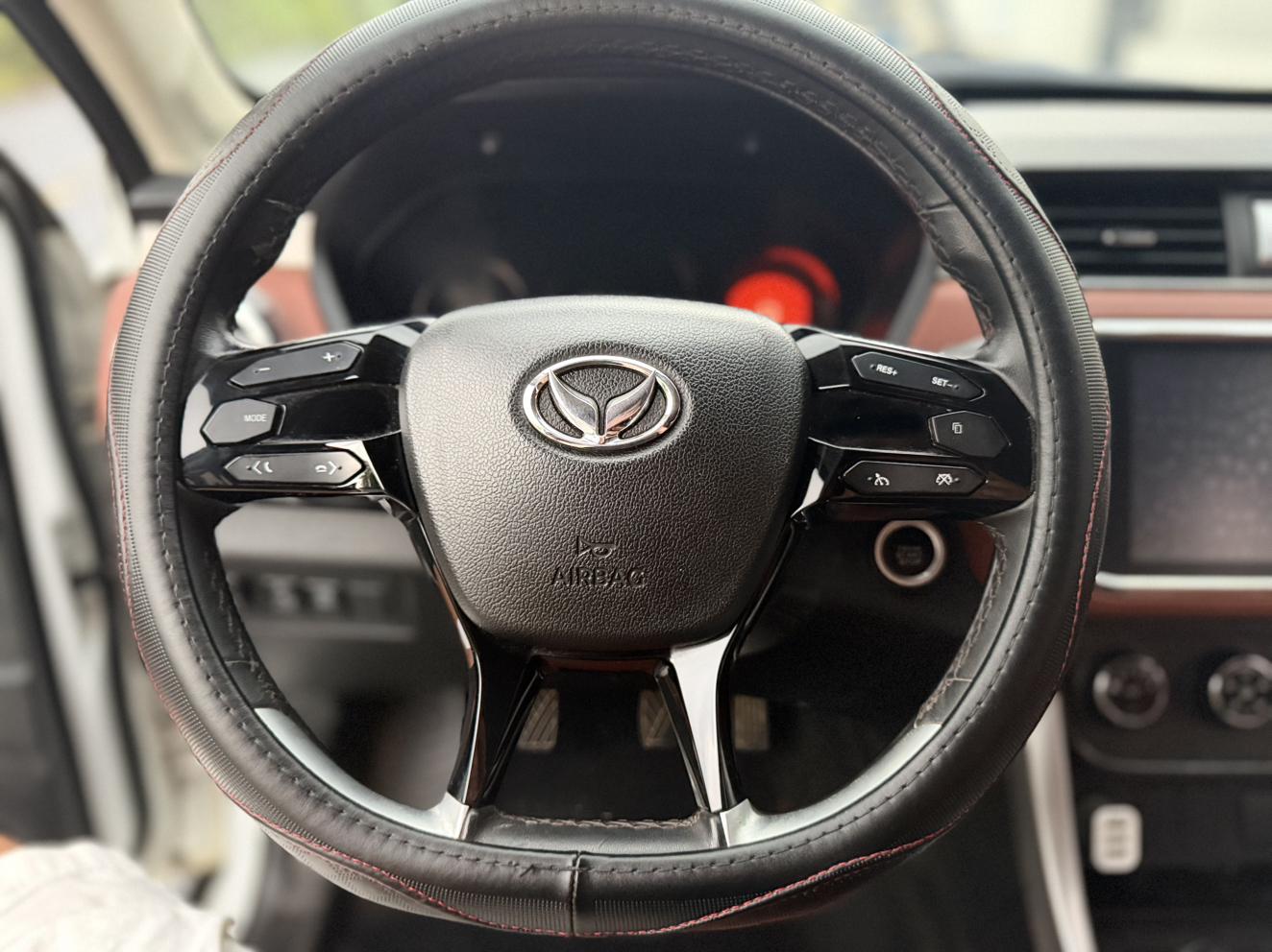 BAIC Huansu S3 2016 thumb 9