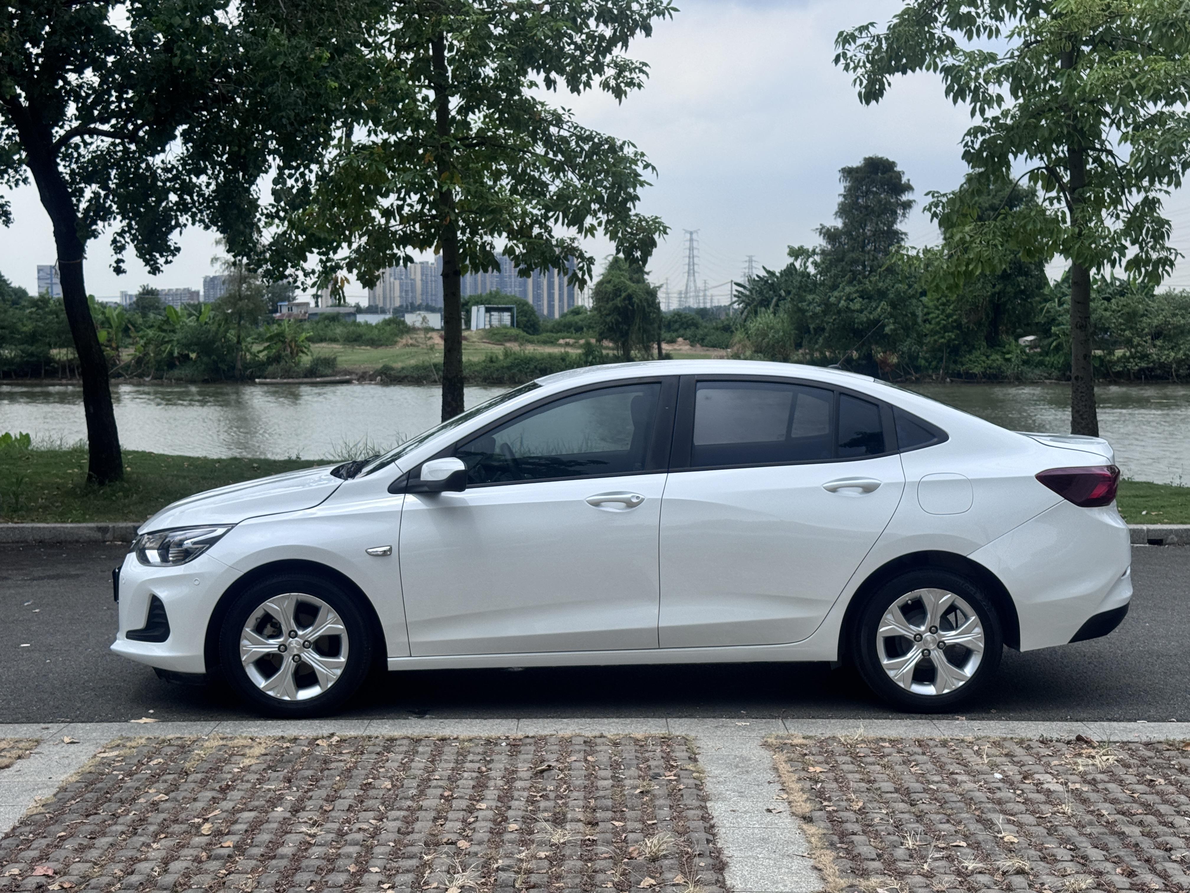 Chevrolet Cavalier 2020 thumb 2