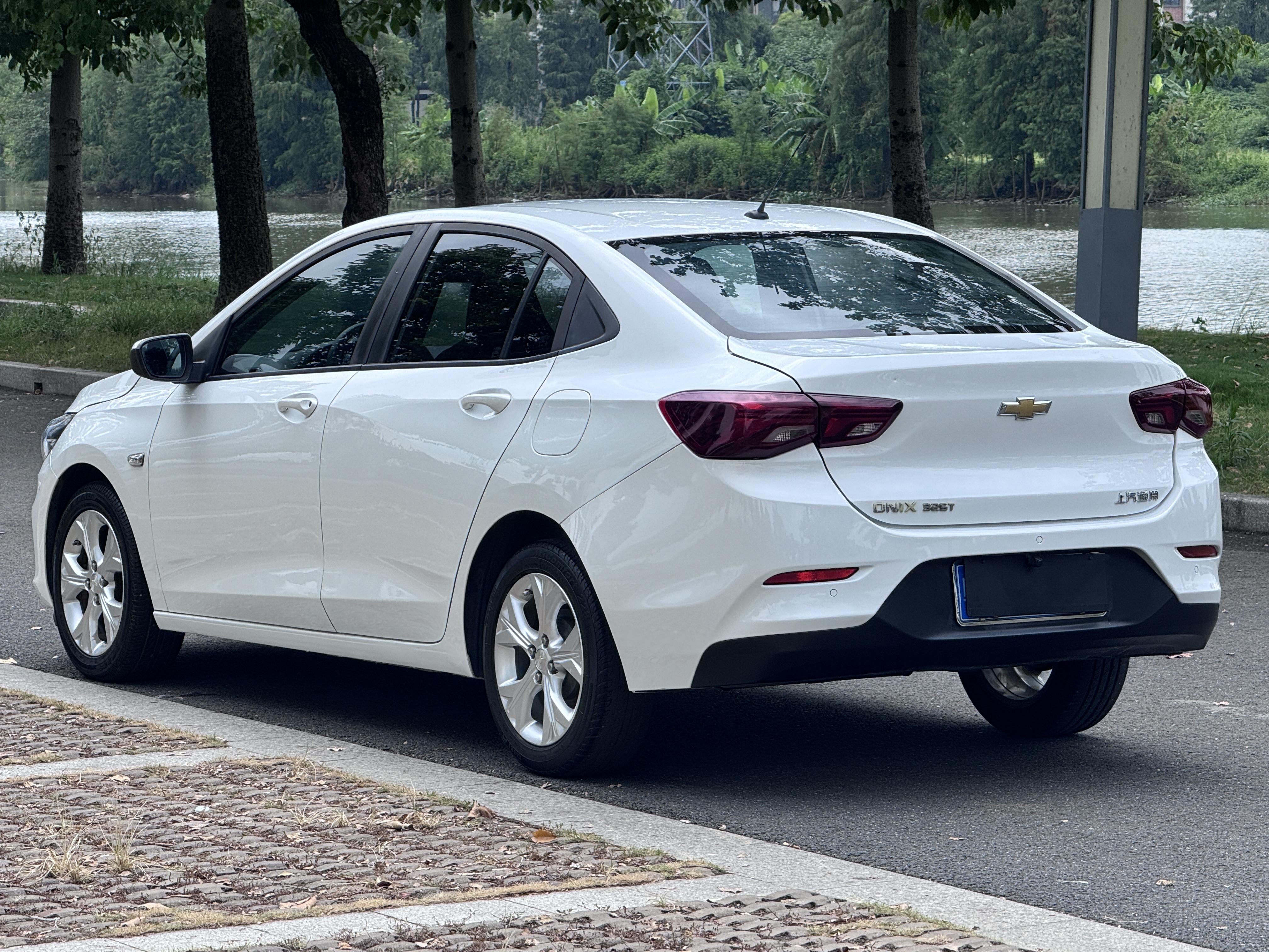 Chevrolet Cavalier 2020 thumb 3