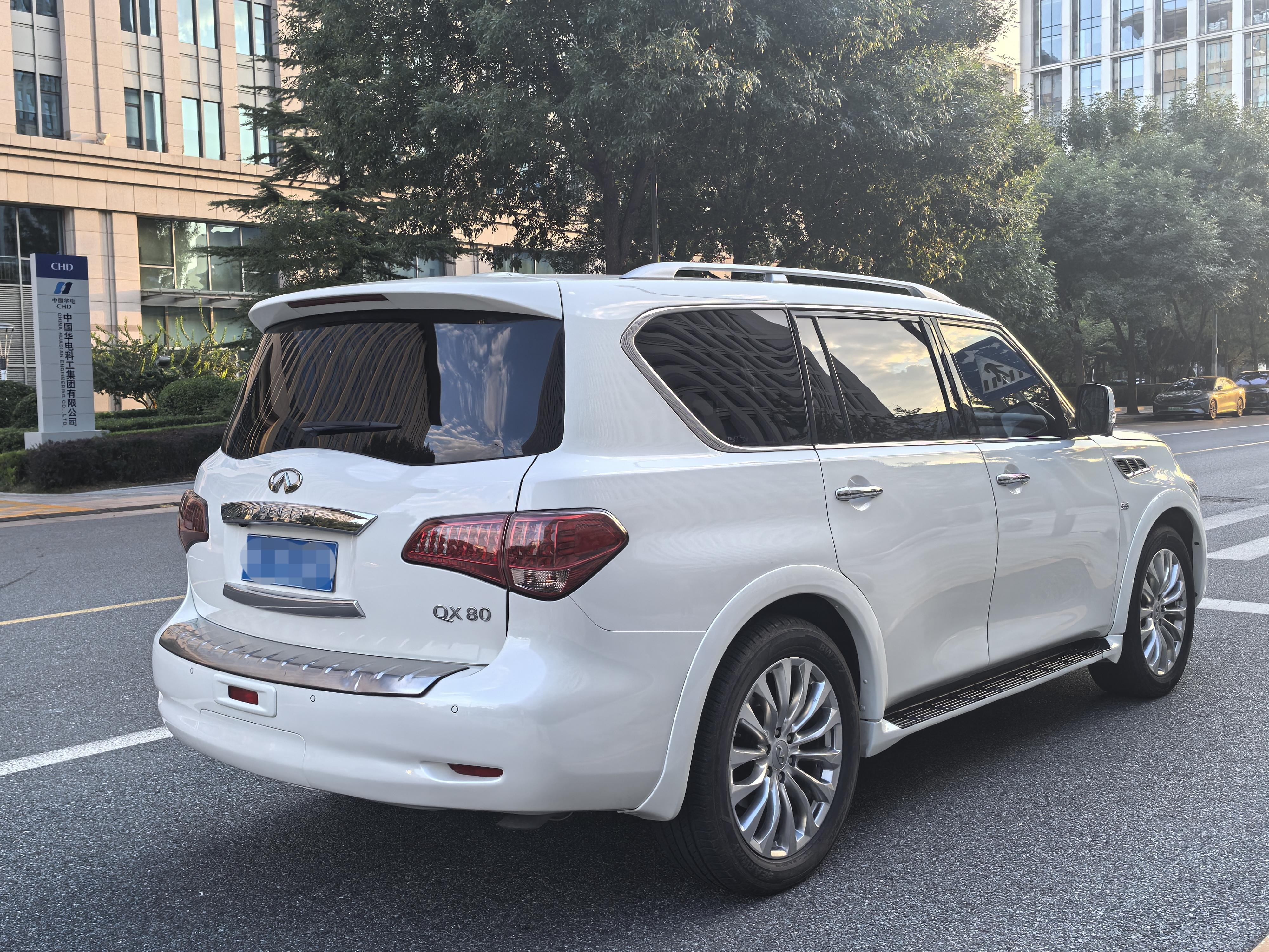 Infiniti QX80 2016 thumb 4