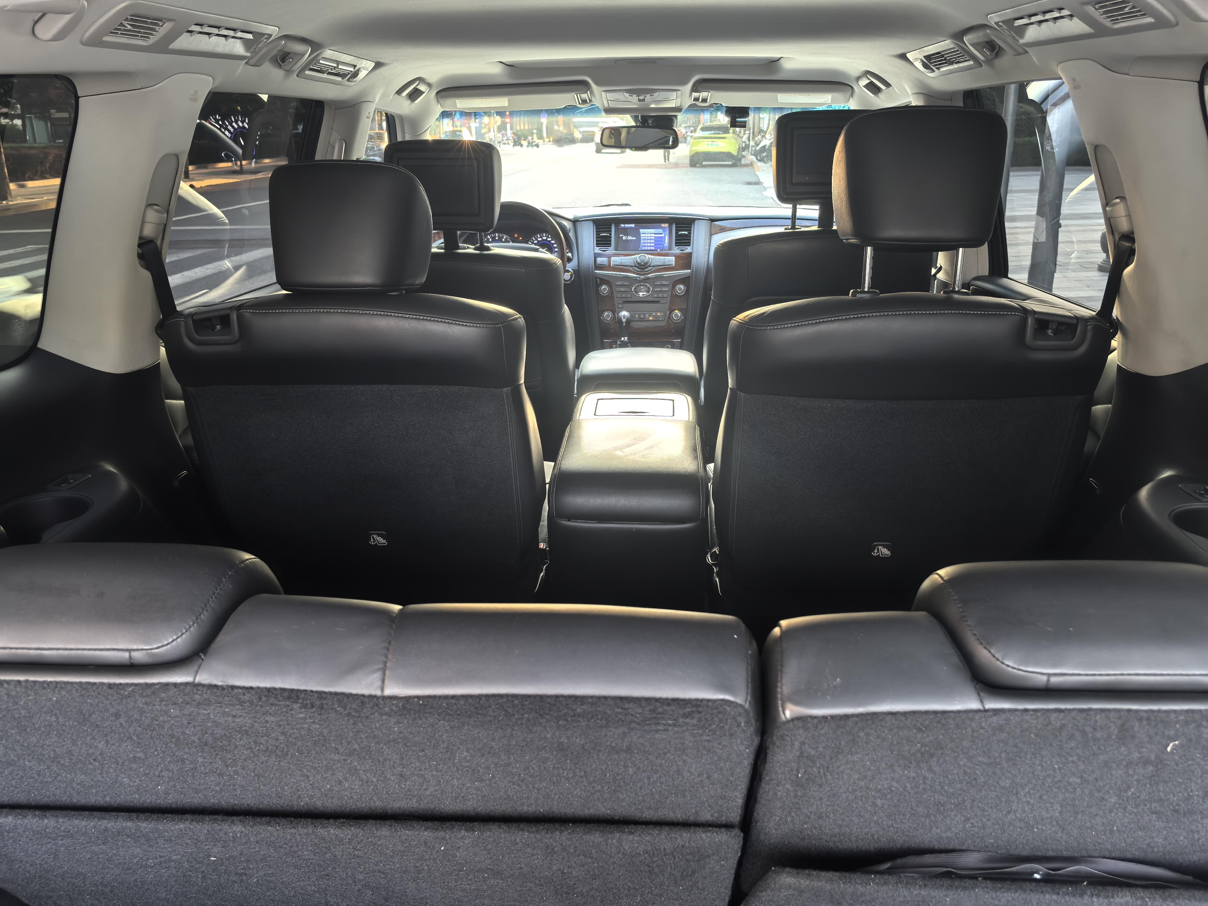 Infiniti QX80 2016 thumb 5