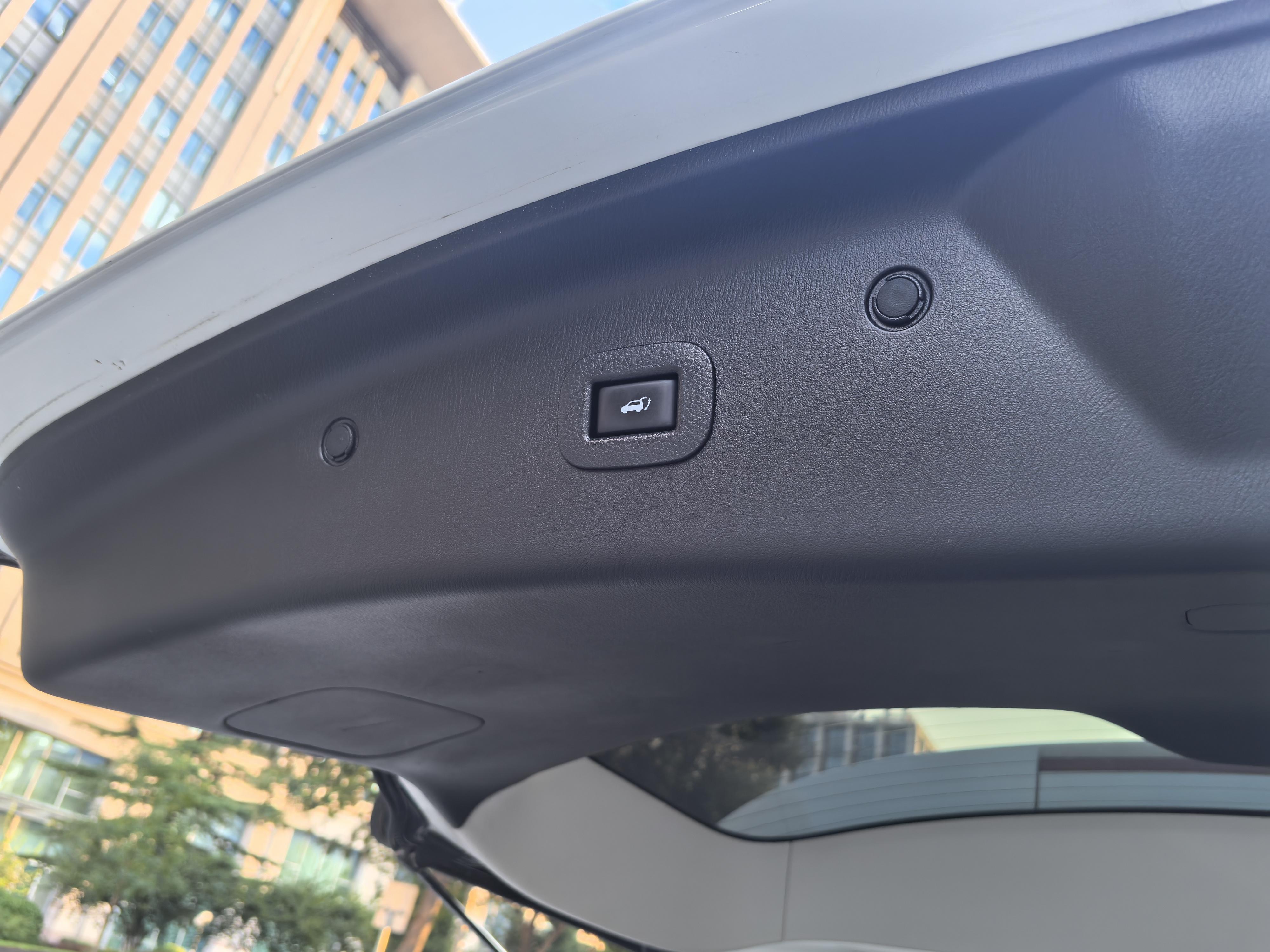 Infiniti QX80 2016 thumb 6