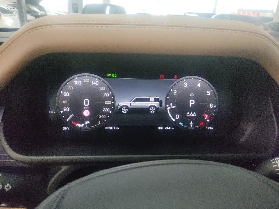 Land Rover Defender 2025 thumb 3