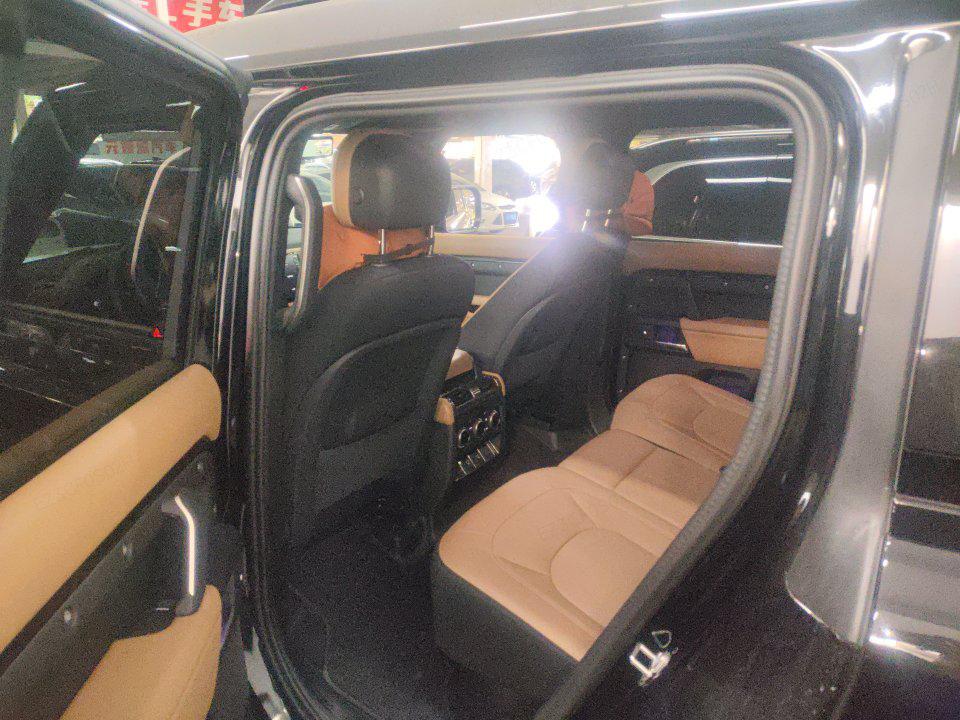 Land Rover Defender 2025 thumb 6