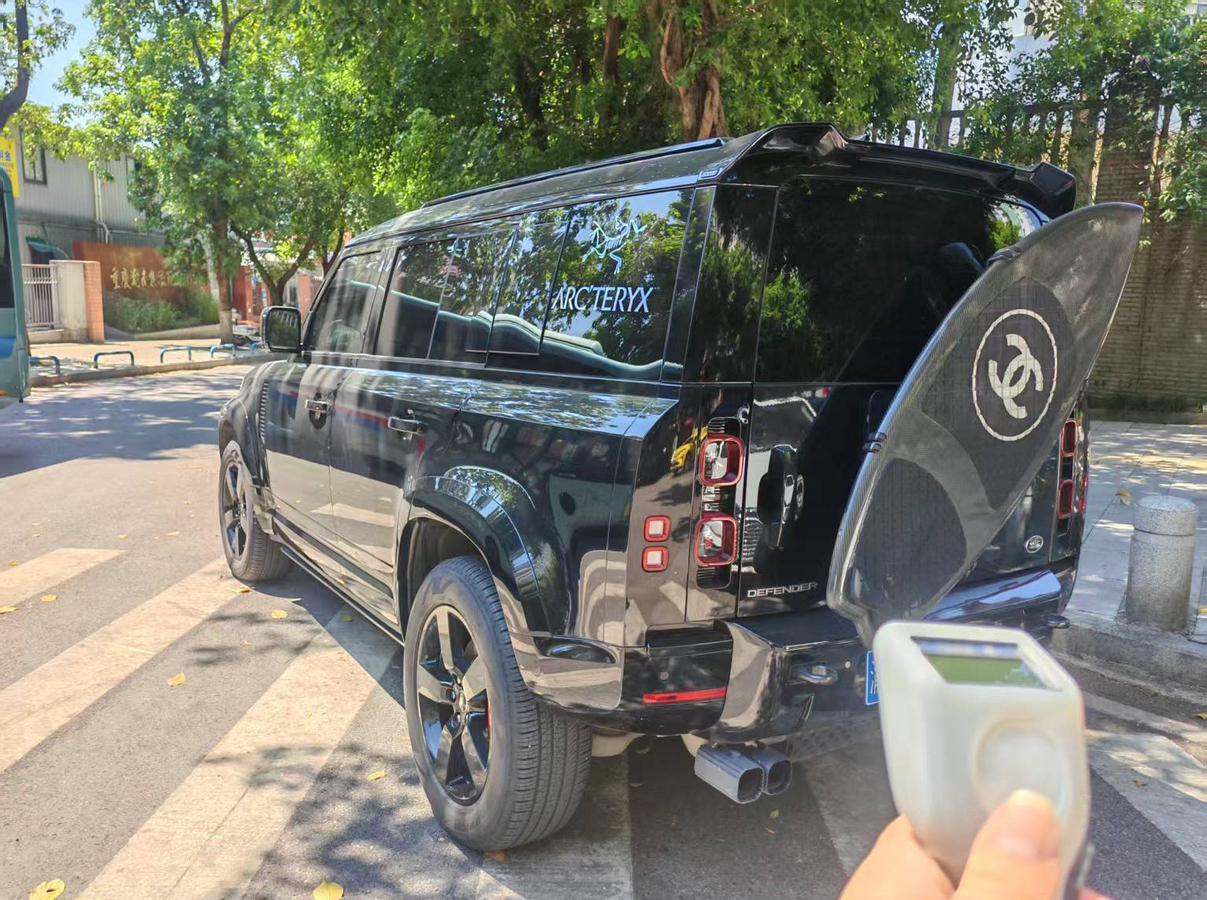 Land Rover Defender 2025 thumb 10