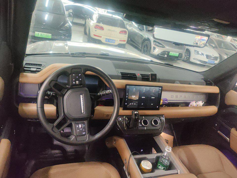Land Rover Defender 2025 thumb 11