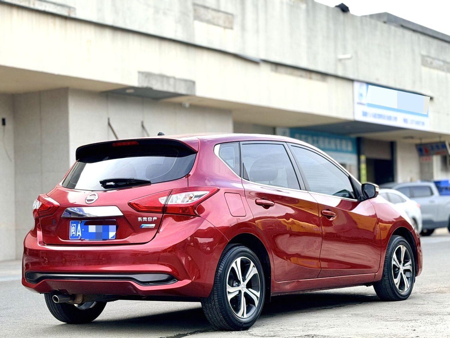Nissan Tiida 2016 thumb 3