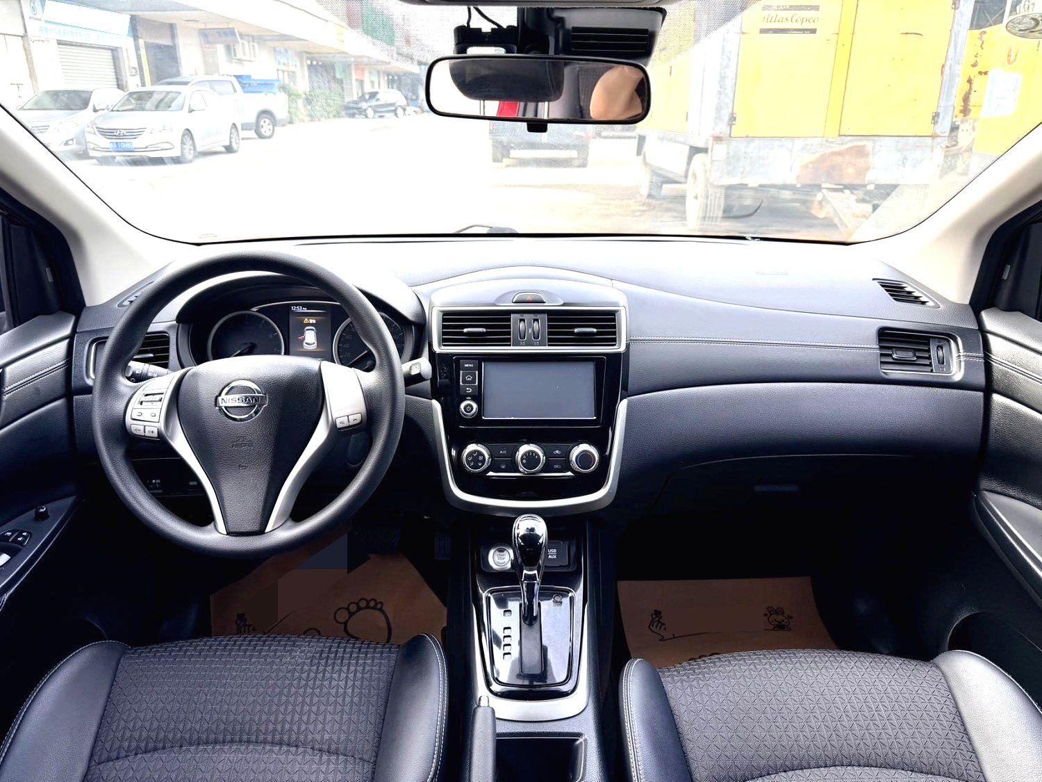 Nissan Tiida 2016 thumb 4
