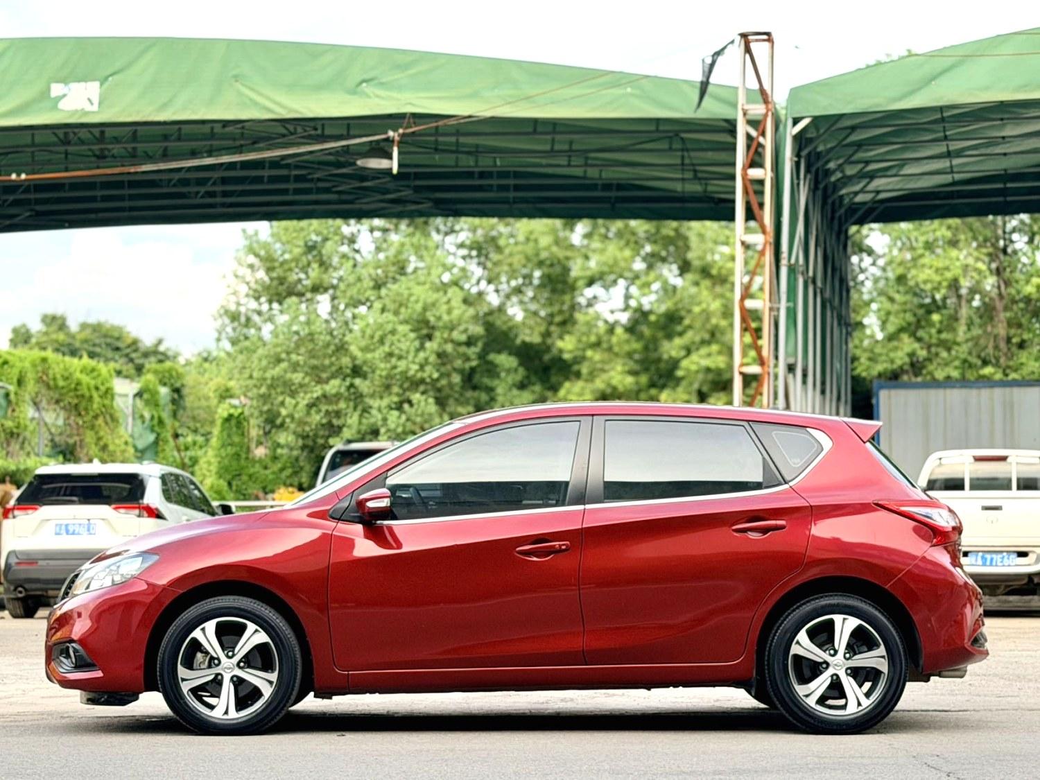 Nissan Tiida 2016 thumb 10