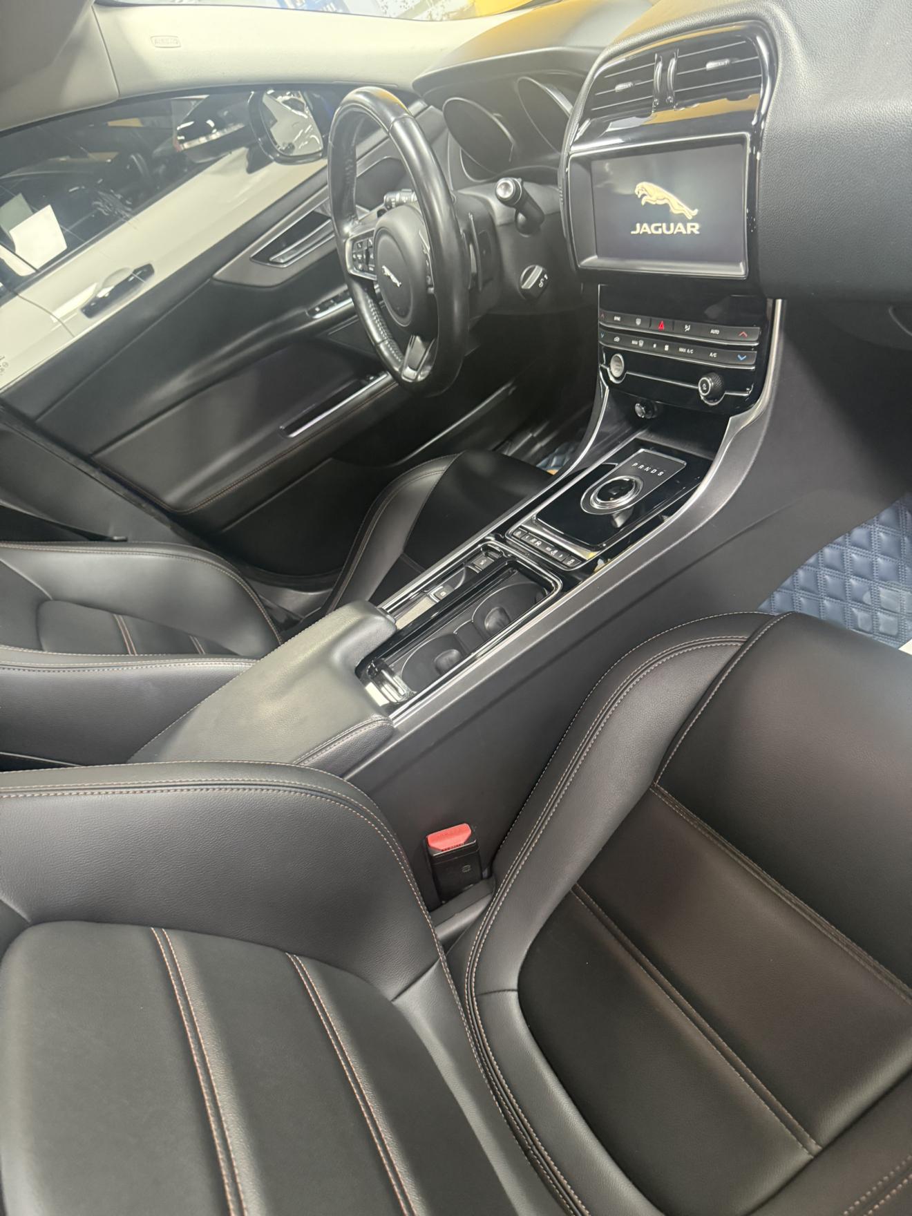 Jaguar XEL 2019 thumb 6