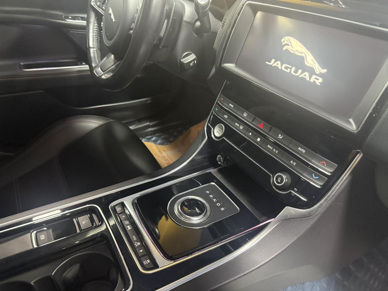 Jaguar XEL 2019 thumb 8