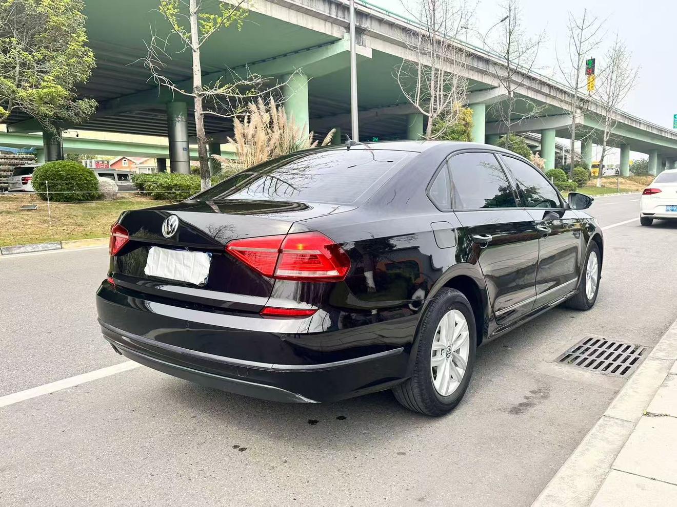 Volkswagen Passat (North America and China) 2015 thumb 4