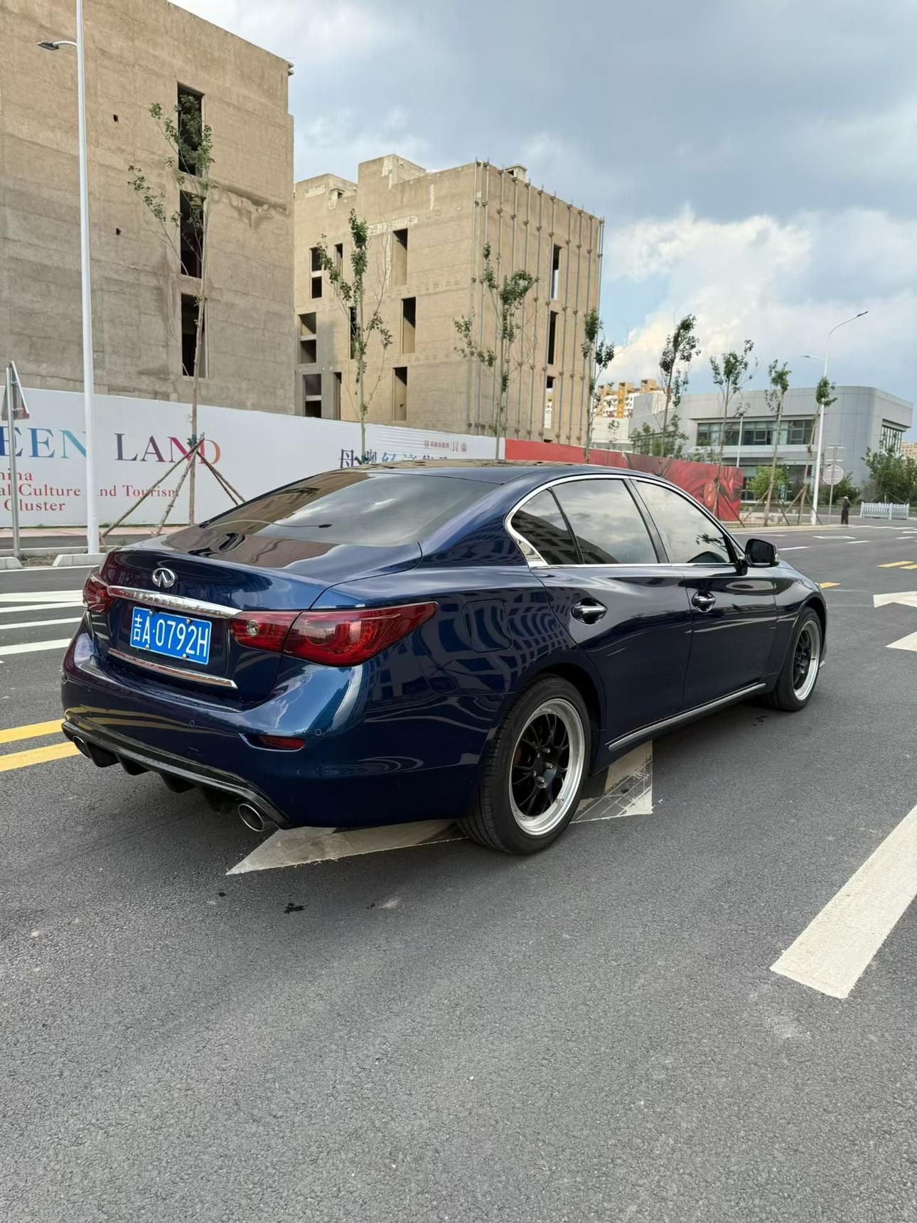 Infiniti Q50L 2016 thumb 3