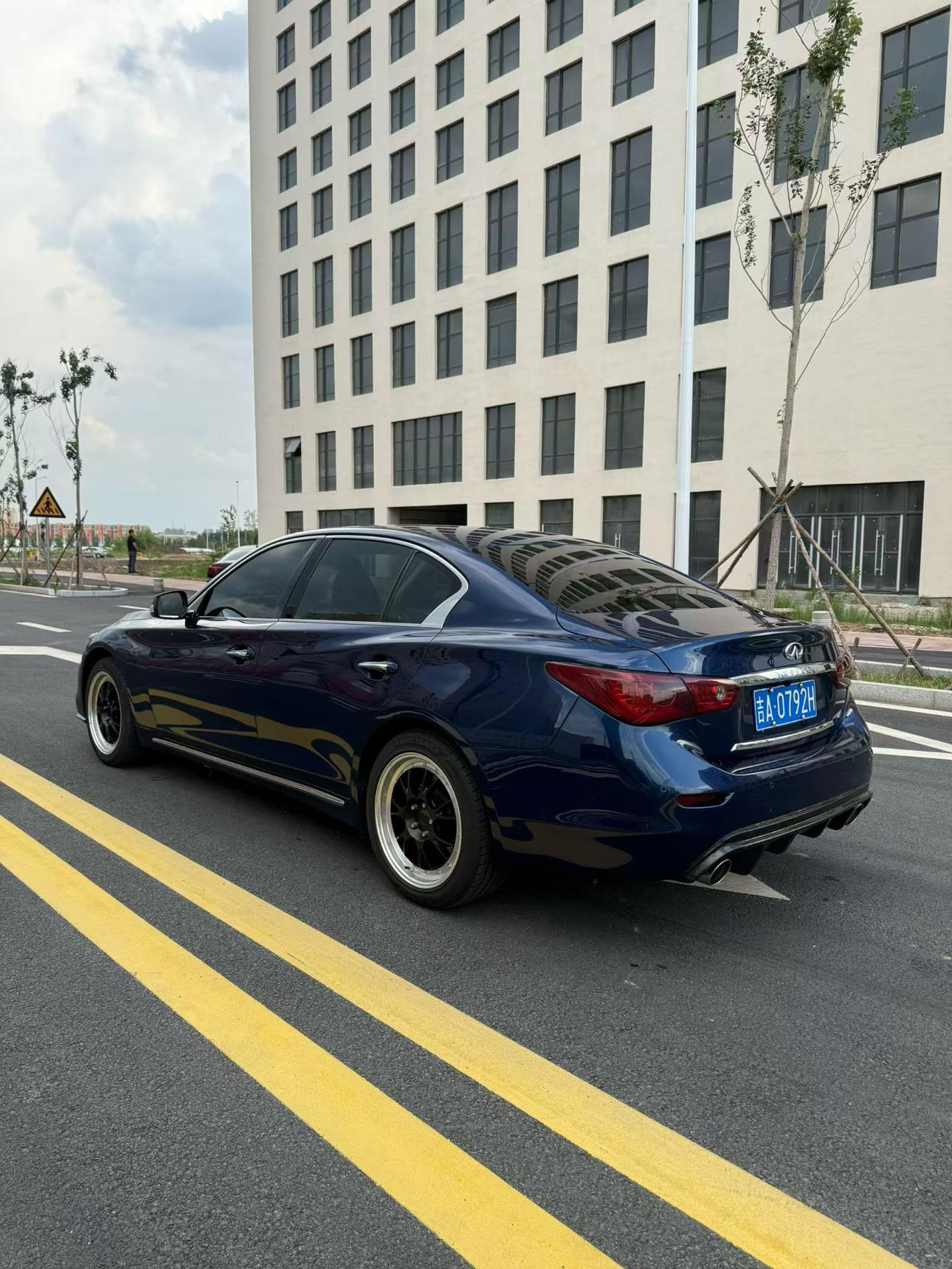 Infiniti Q50L 2016 thumb 11