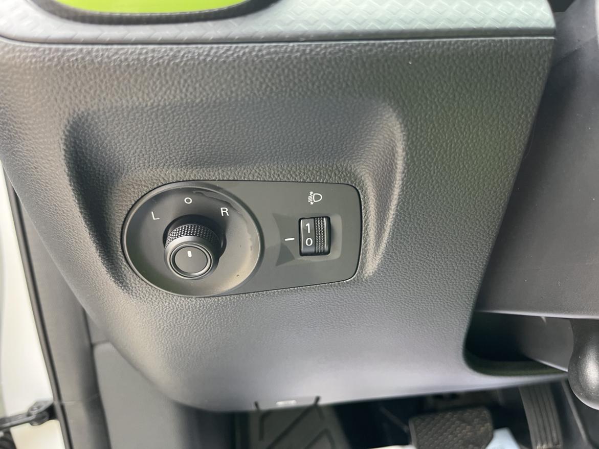 Roewe Clever 2021 thumb 11
