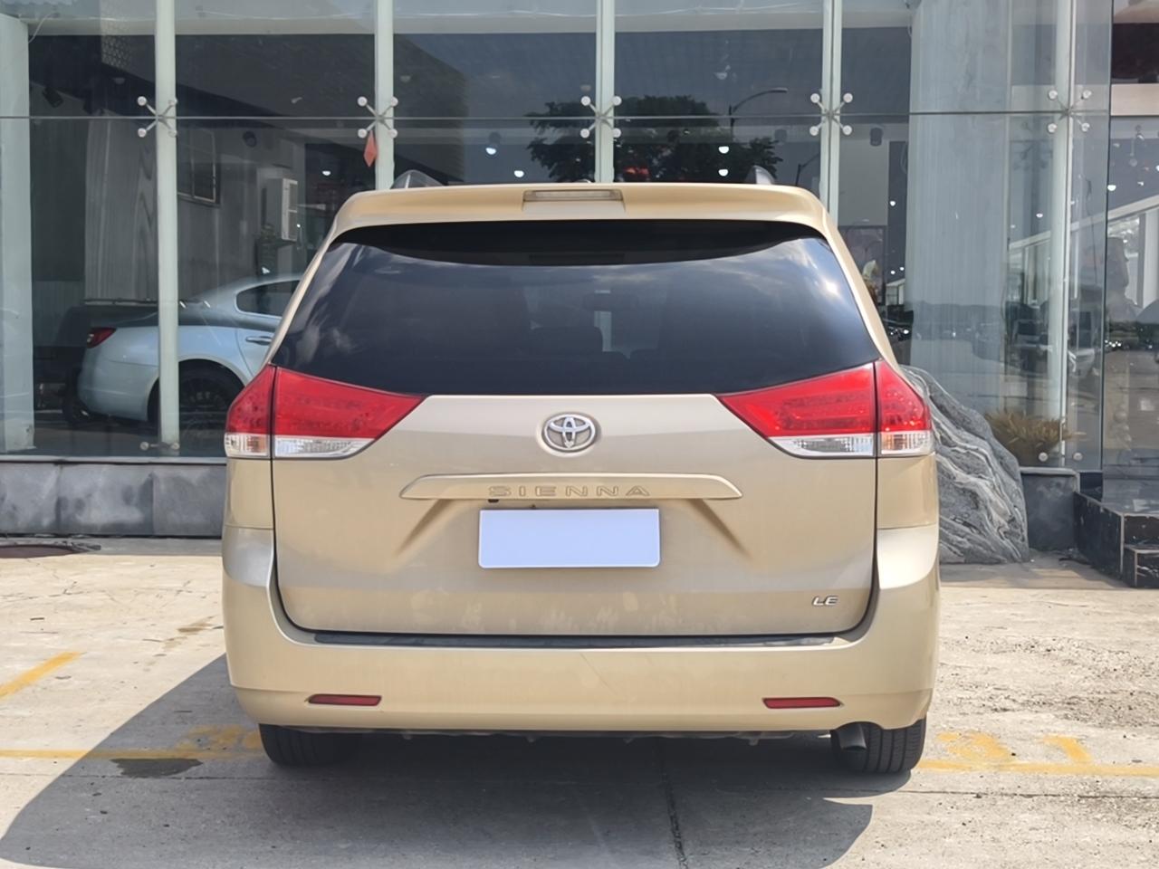 Toyota Sienna 2015 thumb 3