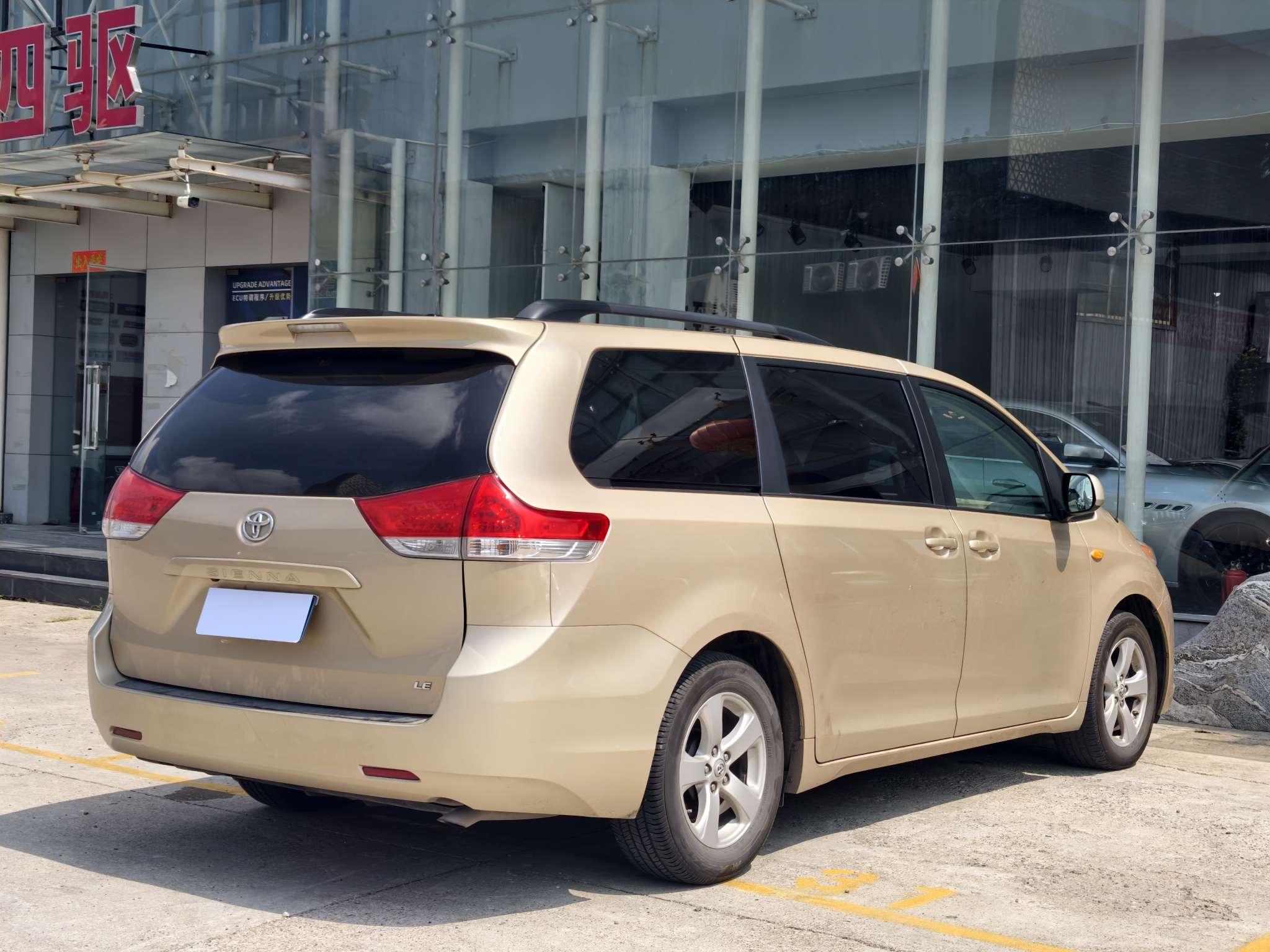 Toyota Sienna 2015 thumb 4