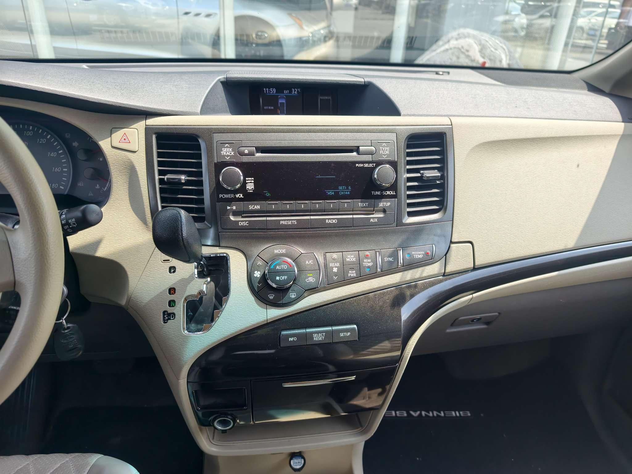 Toyota Sienna 2015 thumb 7