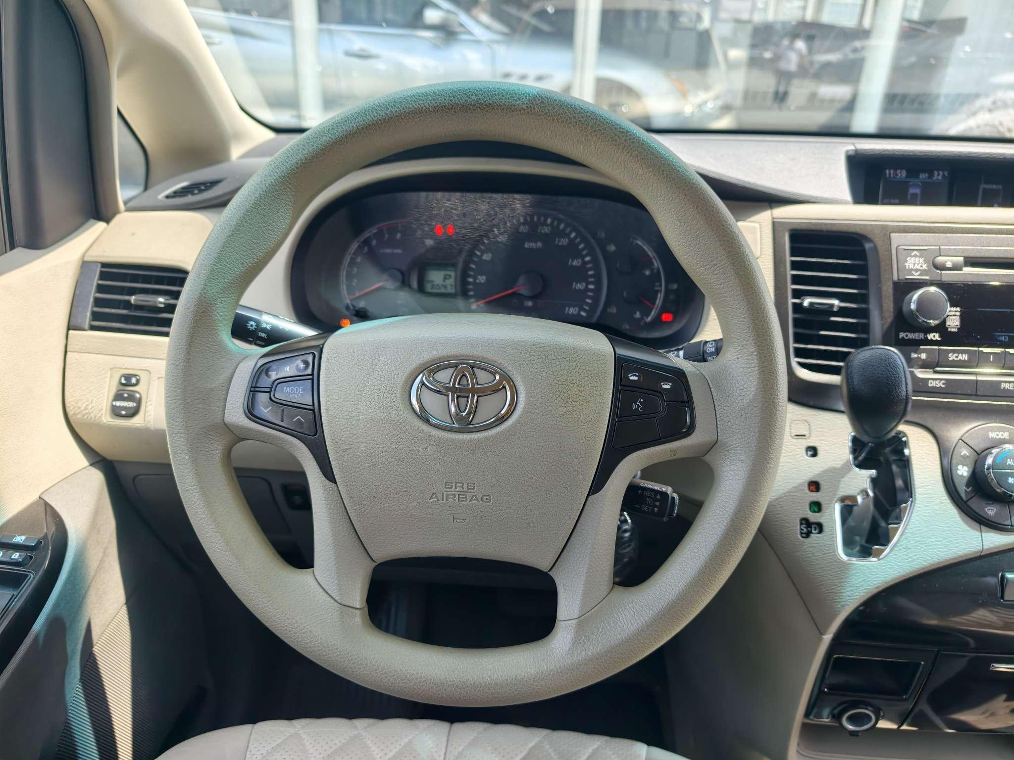 Toyota Sienna 2015 thumb 9