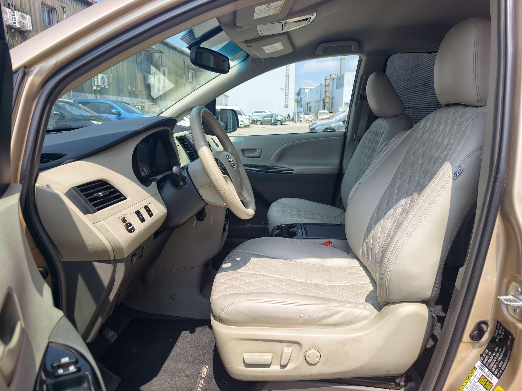 Toyota Sienna 2015 thumb 11