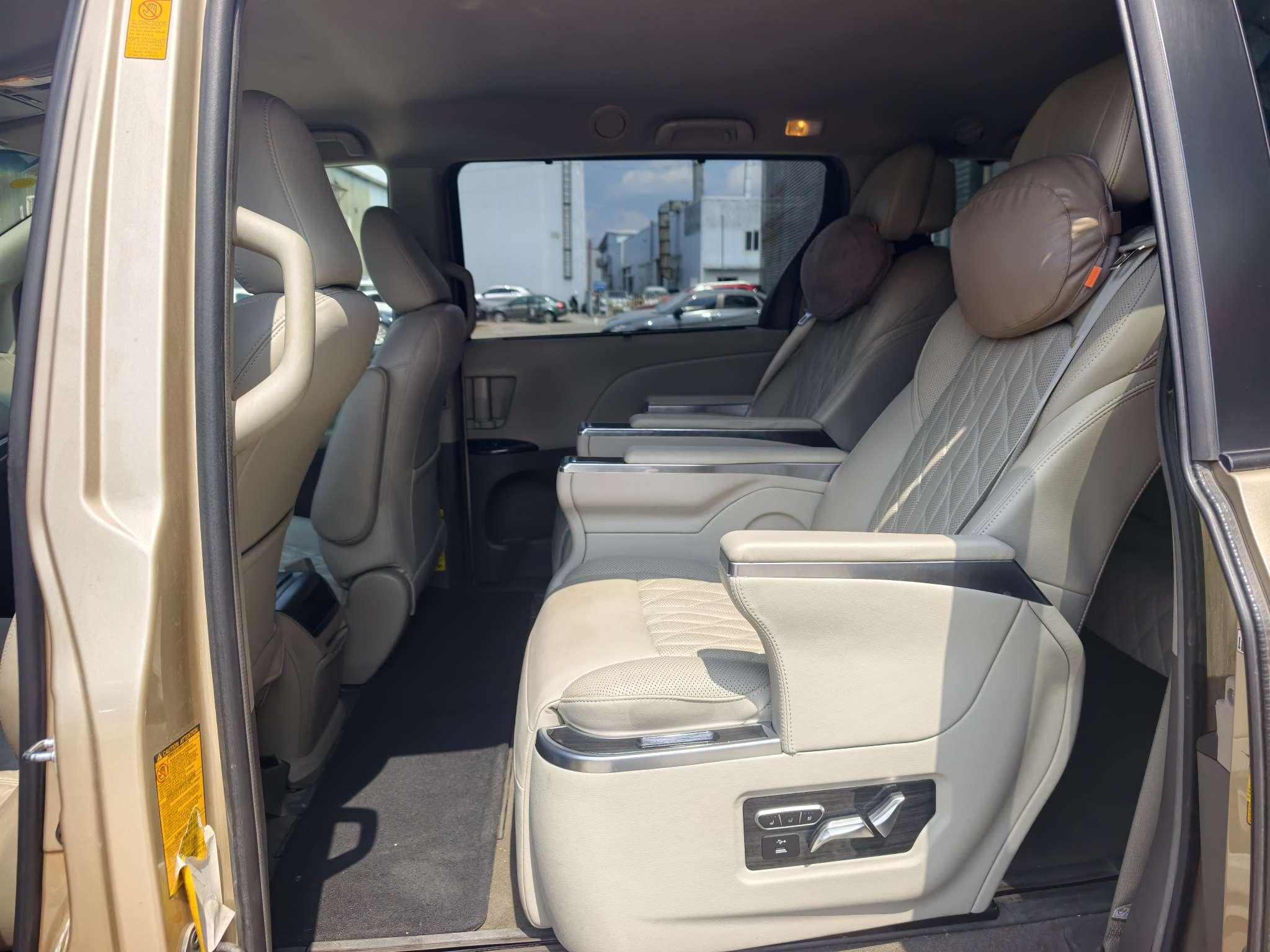 Toyota Sienna 2015 thumb 12