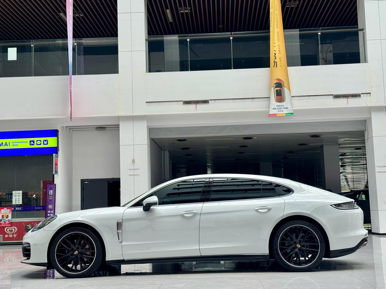 Porsche Panamera 2023 thumb 2