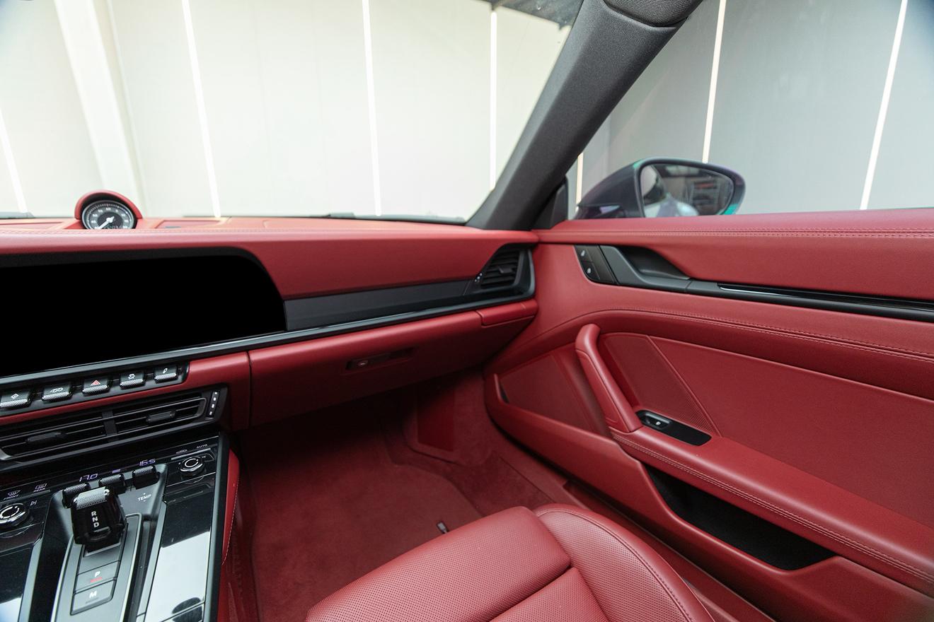 Porsche 911 2023 thumb 4