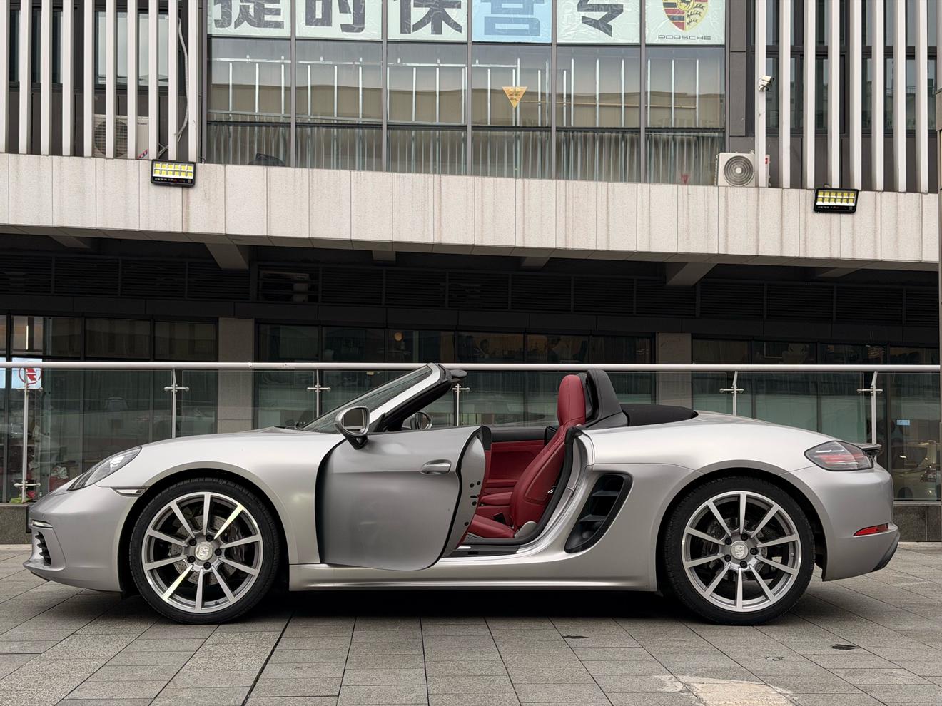 Porsche 718 2018 thumb 2