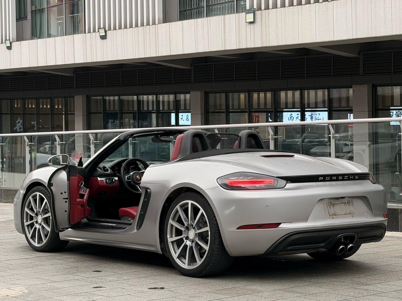 Porsche 718 2018 thumb 3