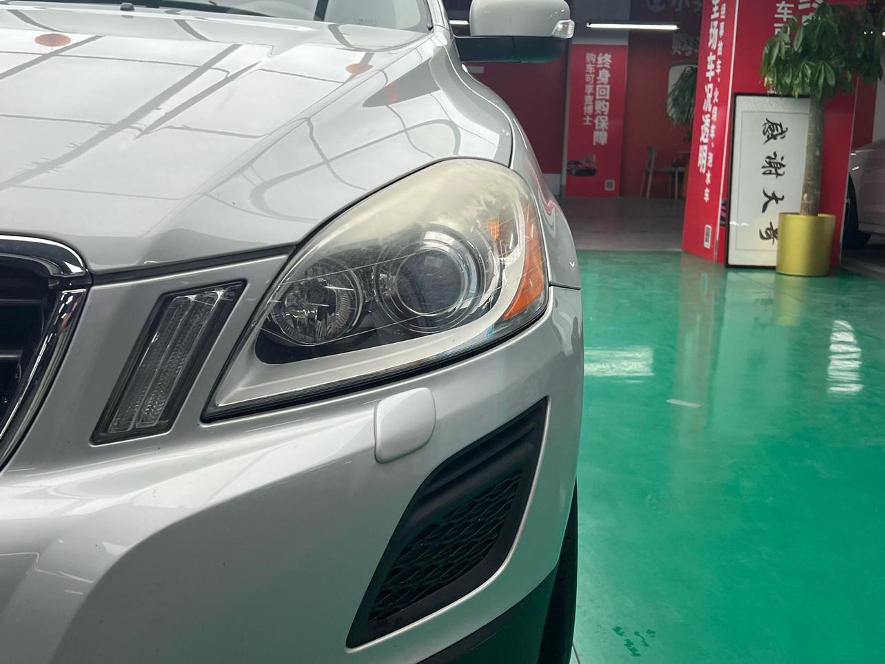 Volvo XC60 2012 thumb 6