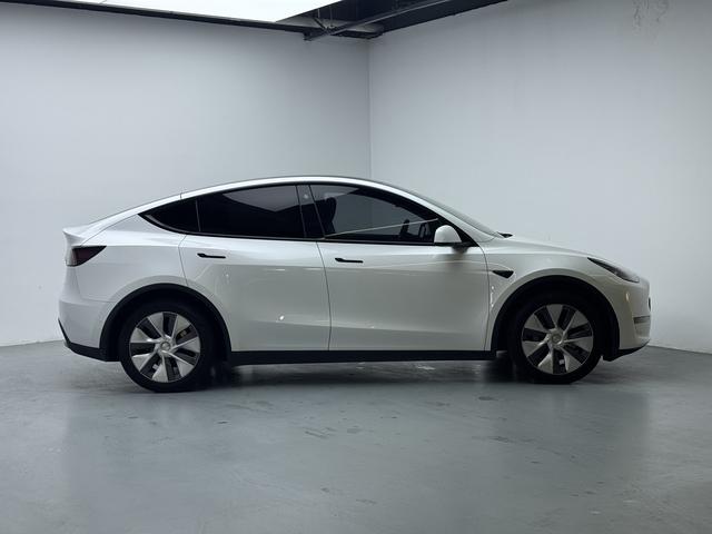 Tesla Model Y 2022 thumb 6
