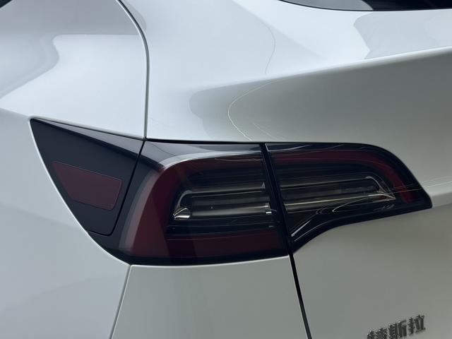 Tesla Model Y 2022 thumb 11