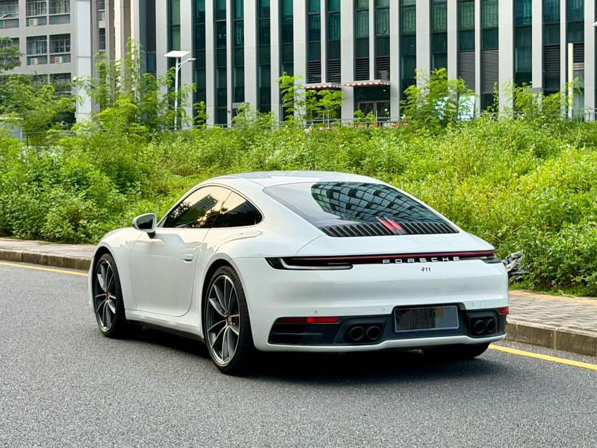 Porsche 911 2022 thumb 2
