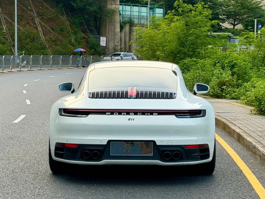 Porsche 911 2022 thumb 3