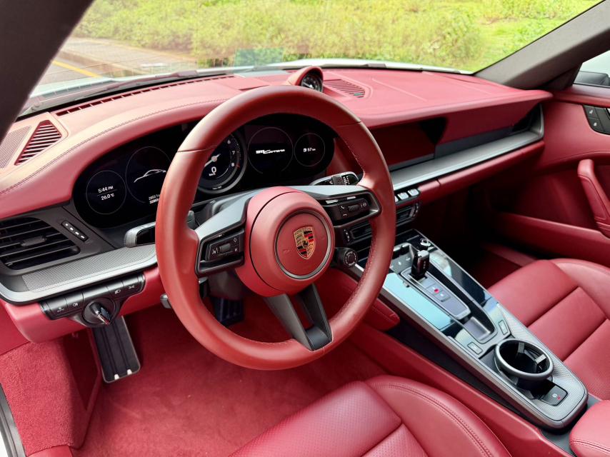 Porsche 911 2022 thumb 10